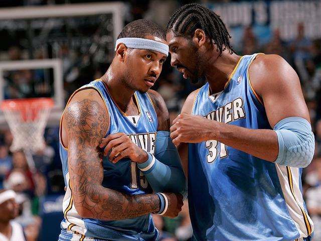 她以坚韧不 她以坚韧不