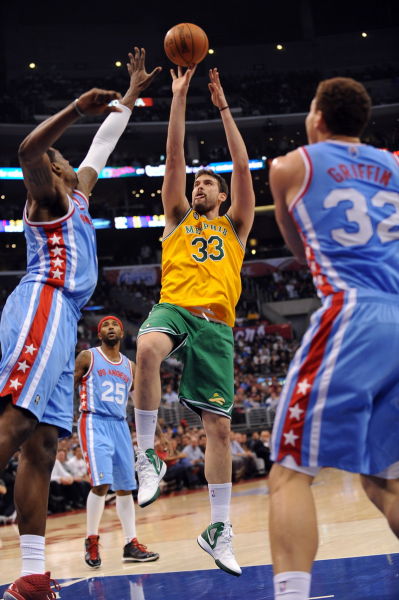 氛围成了球 氛围成了球